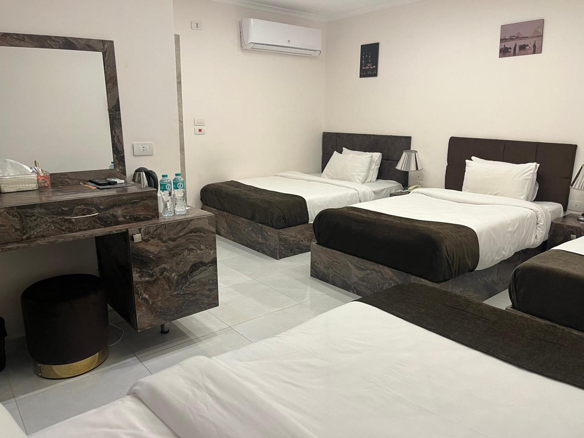 Shadow Pyramids Suites And Jacuzzi Kafret el-Gabal Exterior foto